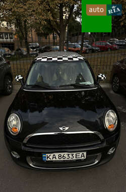 Хэтчбек MINI Cooper 2010 в 