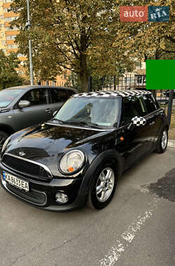 Хэтчбек MINI Cooper 2010 в 