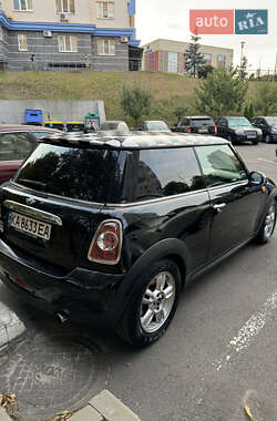 Хэтчбек MINI Cooper 2010 в 