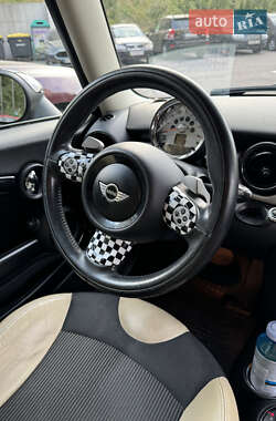 Хэтчбек MINI Cooper 2010 в 