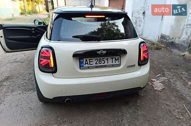 Хетчбек MINI Cooper 2016 в 