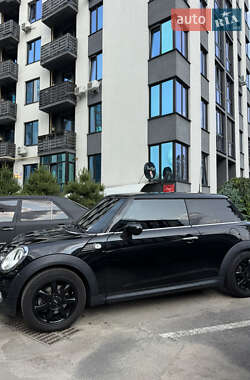 Хэтчбек MINI Cooper 2009 в 