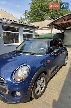 Хэтчбек MINI Cooper 2015 в 