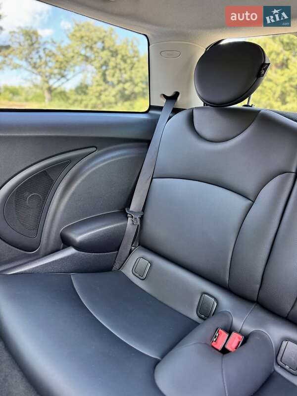 Хэтчбек MINI Cooper 2013 в Ужгороде