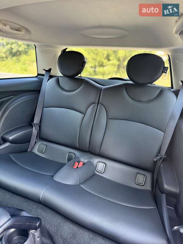 Хэтчбек MINI Cooper 2013 в Ужгороде