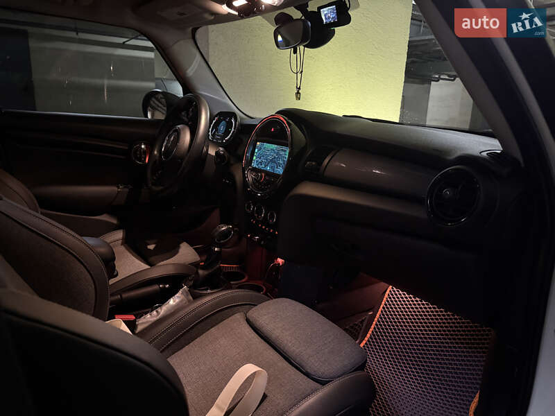 Хэтчбек MINI Cooper 2015 в Киеве фото 10 Хэтчбек MINI Cooper 2015 в Киеве