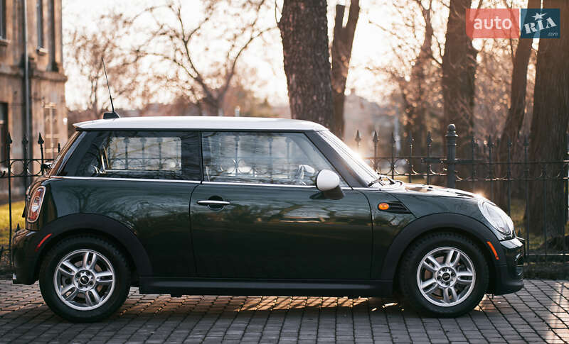 Хэтчбек MINI Cooper 2013 в Ужгороде