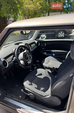 Хэтчбек MINI Cooper 2009 в 