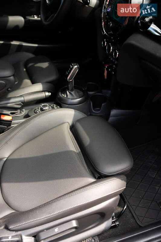 Хэтчбек MINI Cooper 2023 в Кременчуге