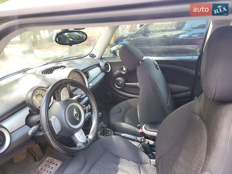 Хэтчбек MINI Cooper 2010 в Киеве