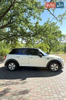 Хэтчбек MINI Cooper 2016 в 