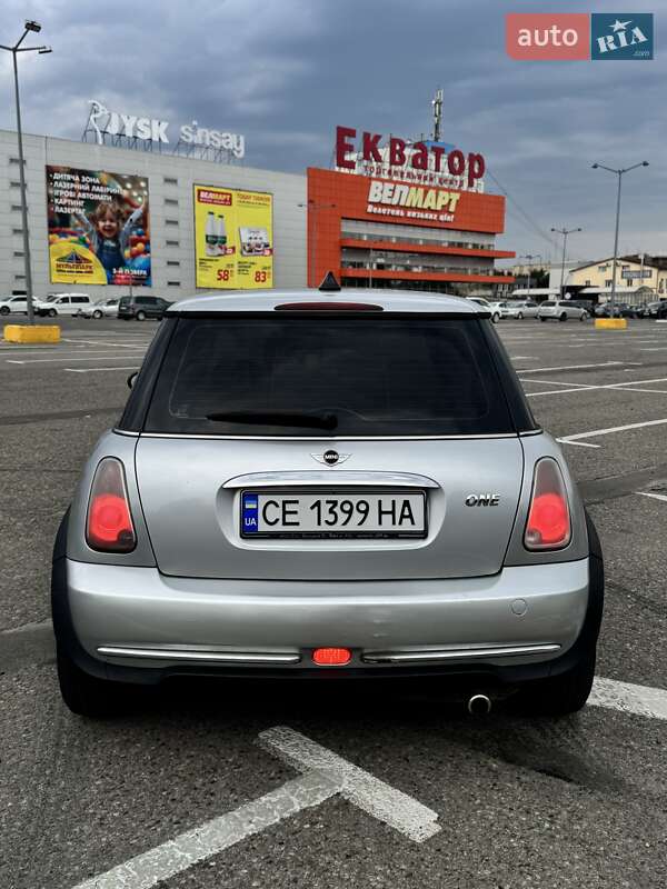 Хэтчбек MINI Cooper 2004 в Черновцах