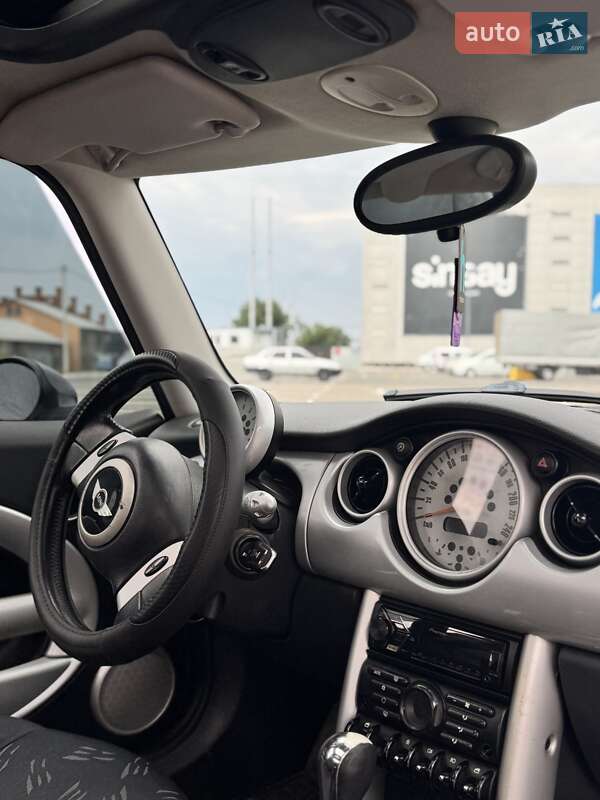 Хэтчбек MINI Cooper 2004 в Черновцах
