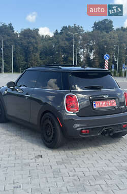 Хэтчбек MINI Cooper 2016 в 