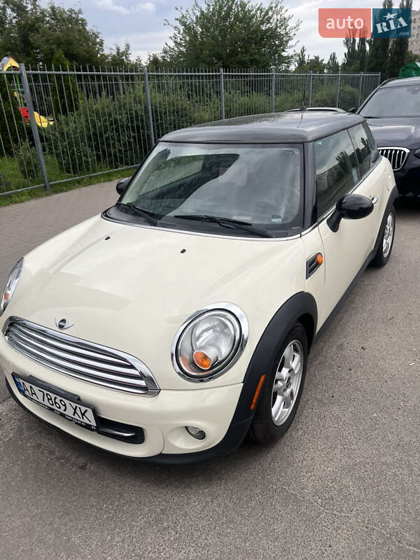 Хэтчбек MINI Cooper 2012 в 