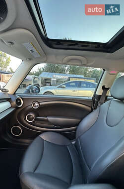 Хэтчбек MINI Cooper 2012 в 
