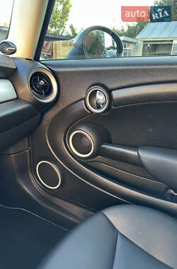 Хэтчбек MINI Cooper 2012 в 