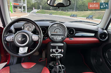 Хэтчбек MINI Cooper 2010 в 