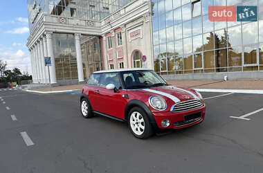 Хэтчбек MINI Cooper 2010 в 