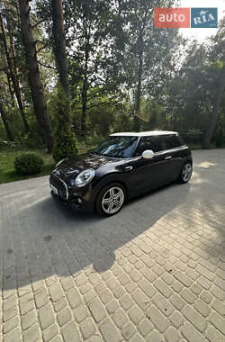 Хетчбек MINI Cooper 2016 в 