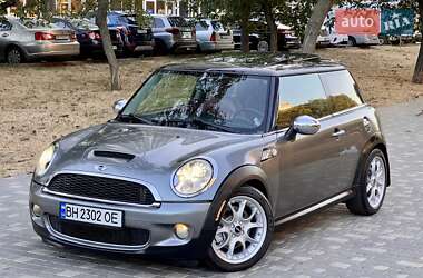 Хэтчбек MINI Cooper 2009 в 