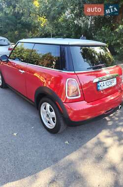 Хетчбек MINI Cooper 2010 в 