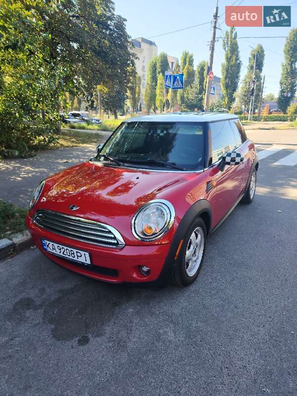 Хетчбек MINI Cooper 2010 в 