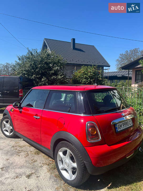 Хетчбек MINI Cooper 2010 в 