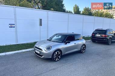 Хэтчбек MINI Cooper 2024 в Львове