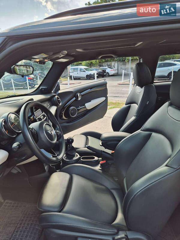 Хэтчбек MINI Cooper 2015 в Львове