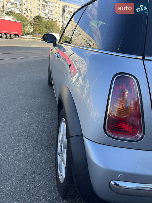 Хэтчбек MINI Cooper 2002 в Киеве