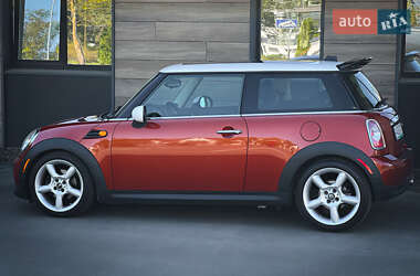 Хетчбек MINI Cooper 2011 в 