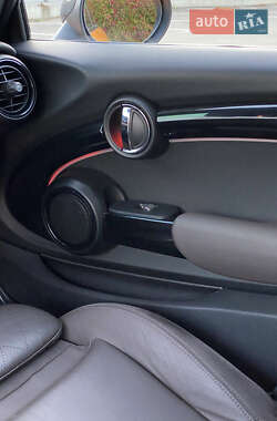 Хетчбек MINI Cooper 2016 в 