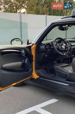 Хетчбек MINI Cooper 2016 в 