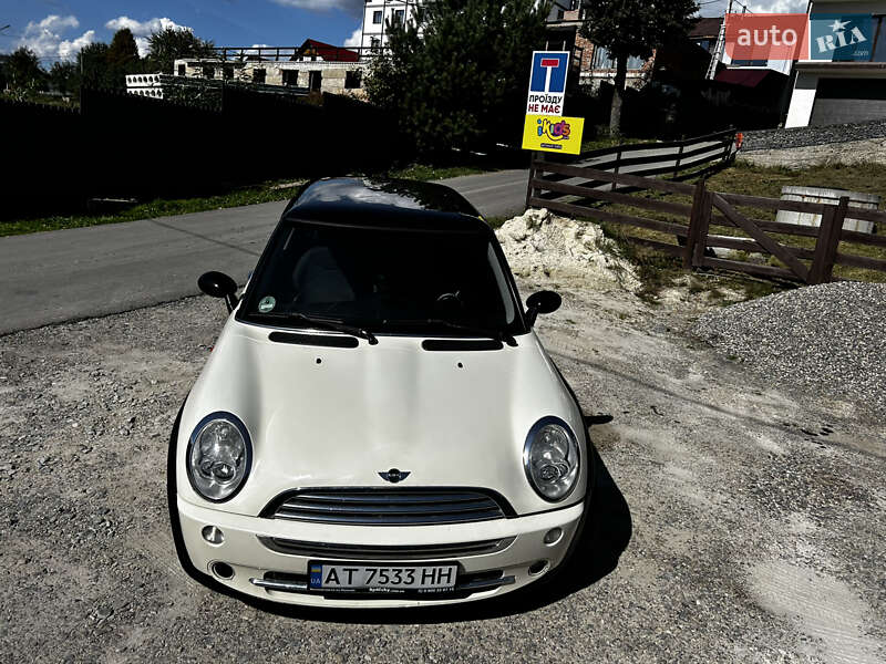 Хэтчбек MINI Cooper 2004 в Полянице