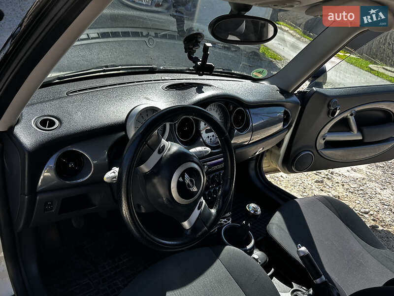 Хэтчбек MINI Cooper 2004 в Полянице