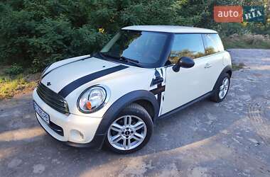 Хэтчбек MINI Cooper 2011 в Львове