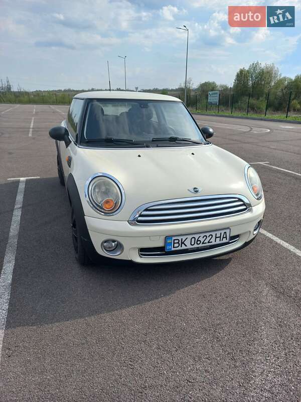 Хэтчбек MINI Cooper 2009 в 