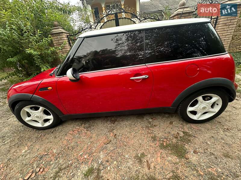 Хетчбек MINI Cooper 2001 в Чернівцях