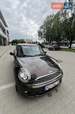 Хэтчбек MINI Cooper 2010 в 