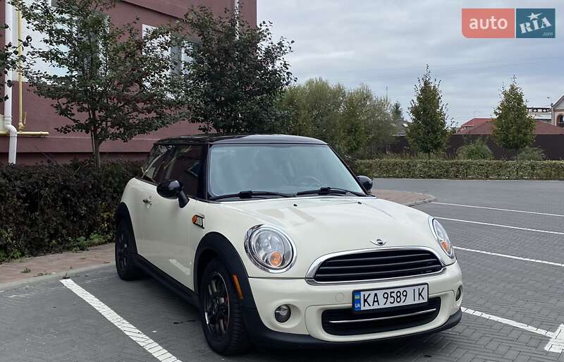 Хэтчбек MINI Cooper 2012 в 