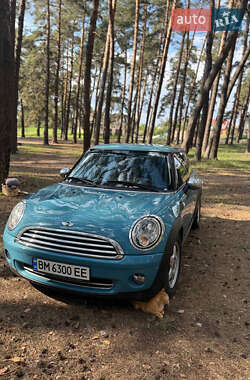Хэтчбек MINI Cooper 2010 в 