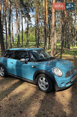 Хэтчбек MINI Cooper 2010 в 
