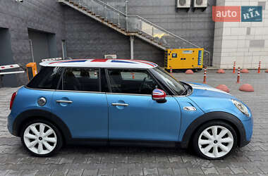 Хэтчбек MINI Cooper 2017 в 