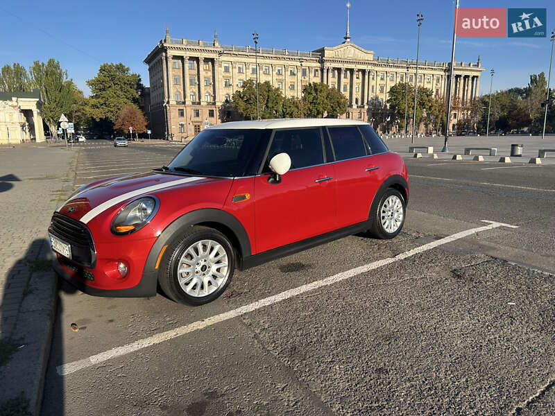 Хэтчбек MINI Cooper 2016 в 