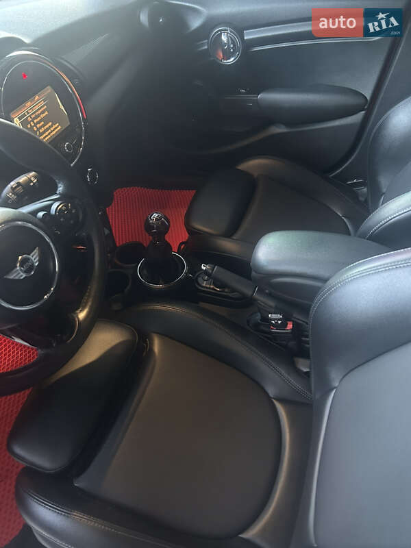 Хэтчбек MINI Cooper 2016 в Николаеве