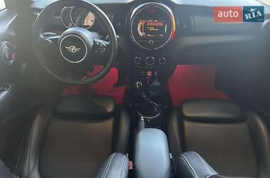 Хэтчбек MINI Cooper 2016 в 