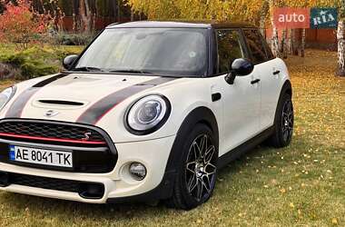 Хэтчбек MINI Cooper 2016 в 