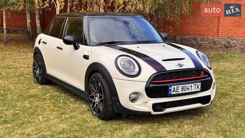 Хэтчбек MINI Cooper 2016 в 