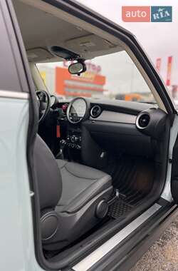 Хэтчбек MINI Cooper 2012 в Черновцах